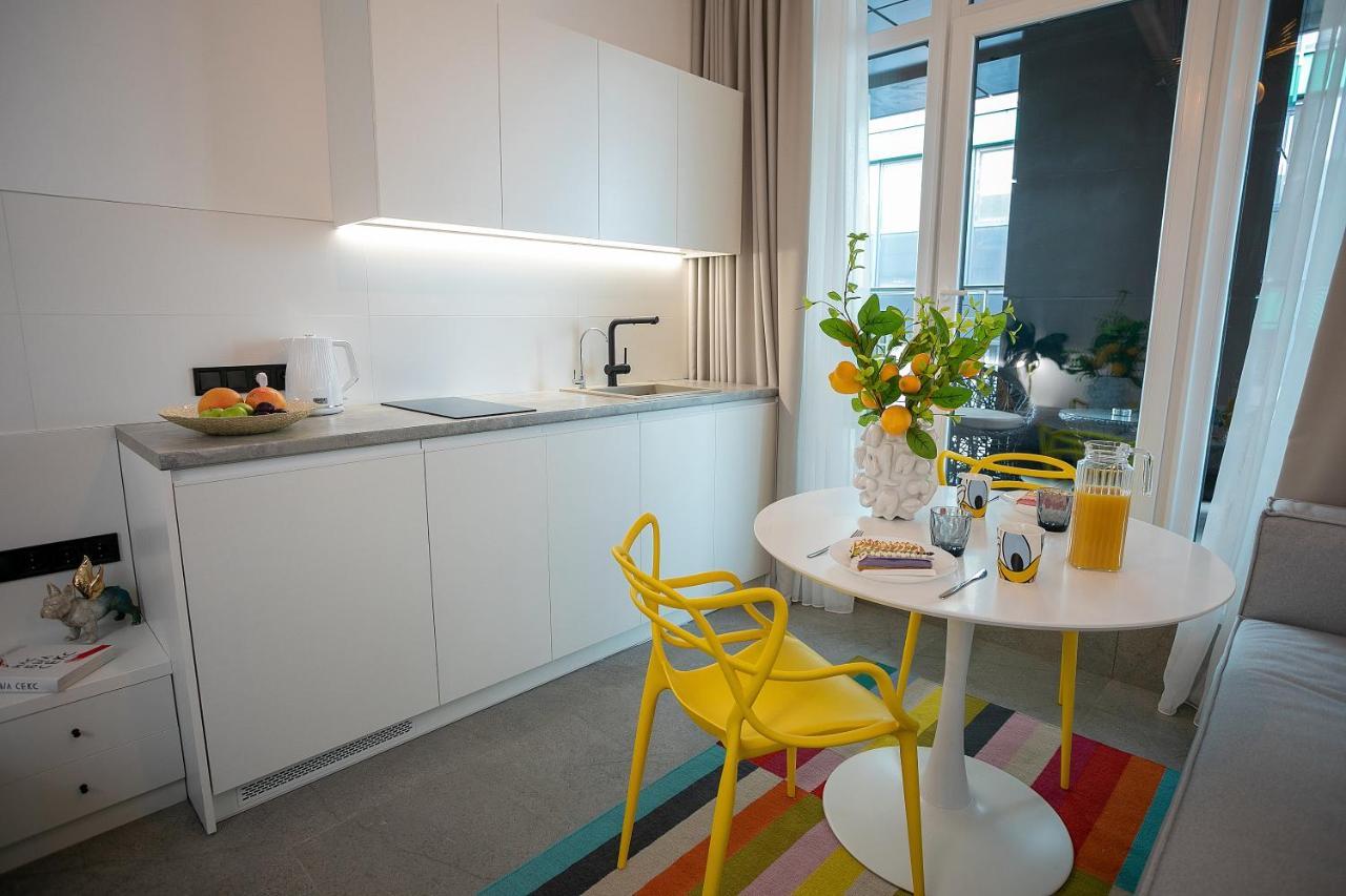 High Five Apartments, Area Apartment *