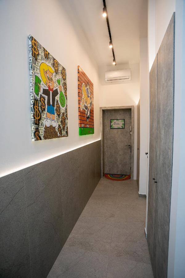 High Five Apartments, Area Apartment *
