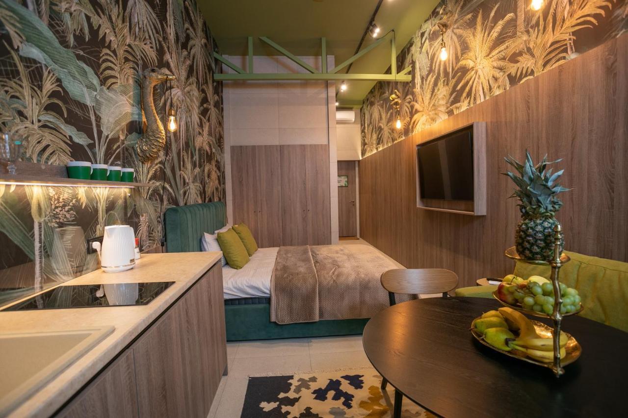 High Five Apartments, Area