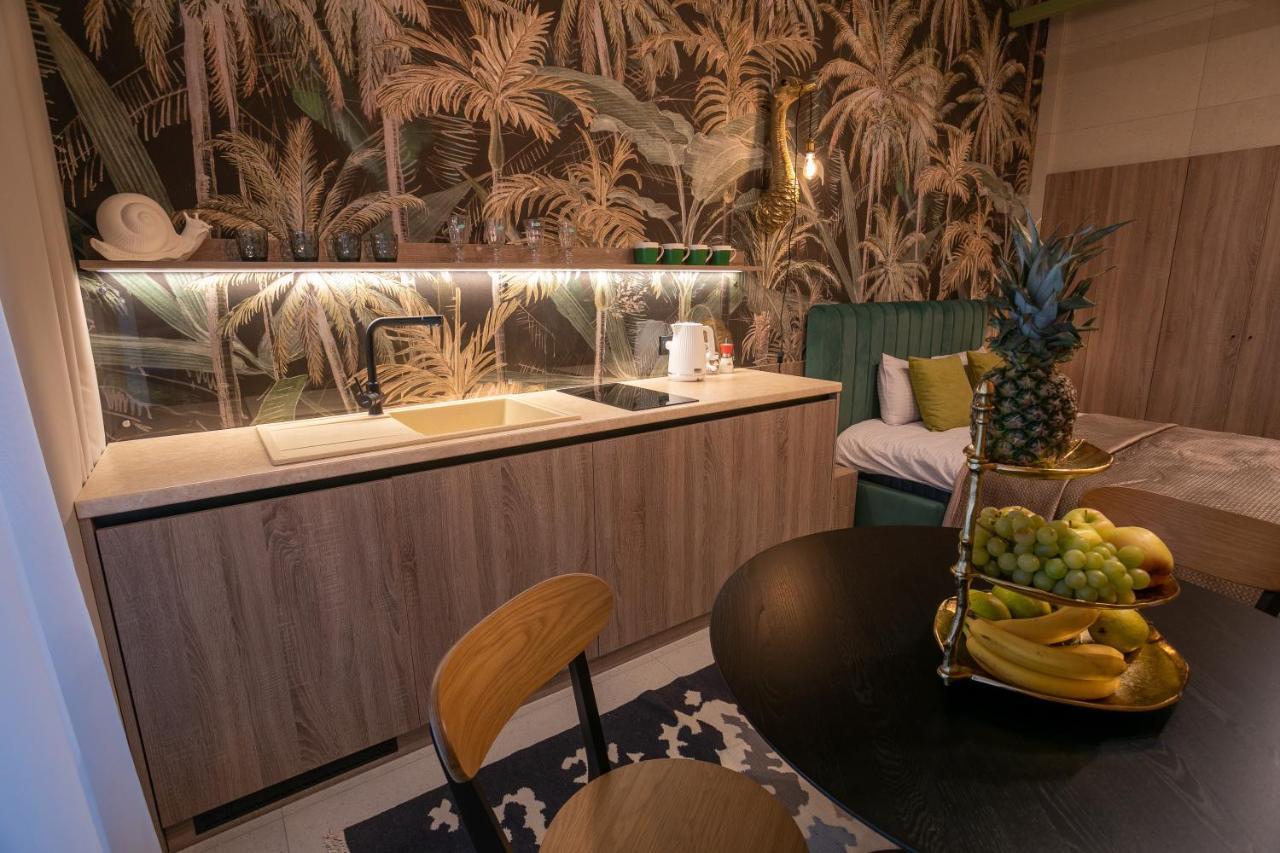 High Five Apartments, Area Apartment