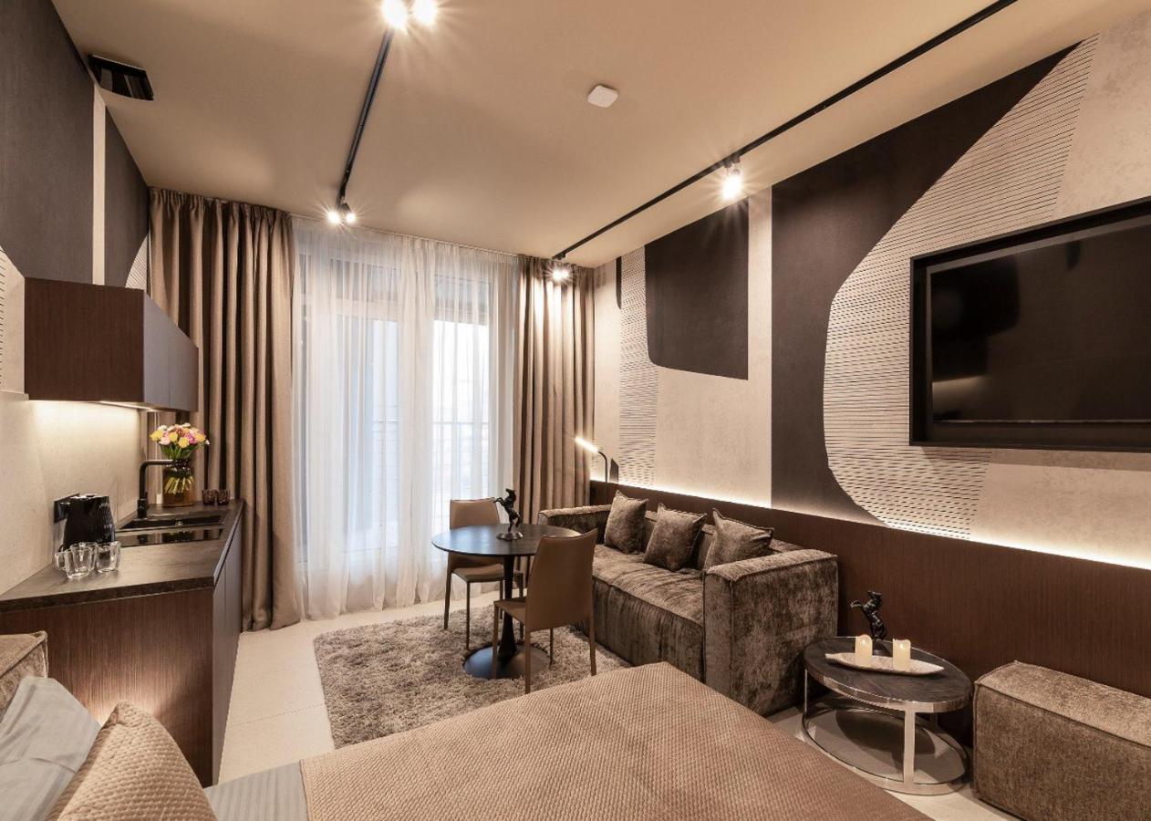High Five Apartments, Area Apartment